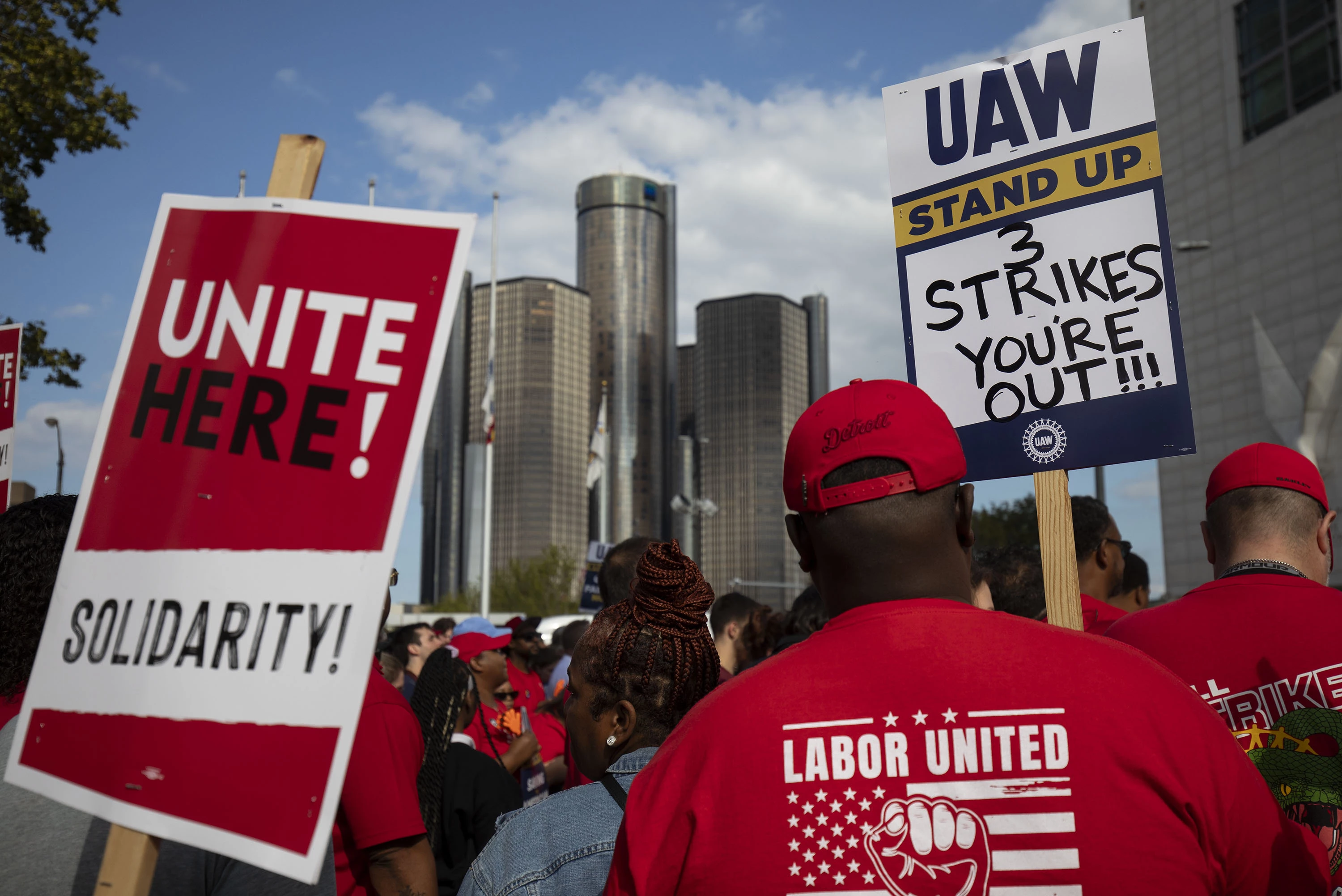 With auto strike over, GM announces big share buybacks