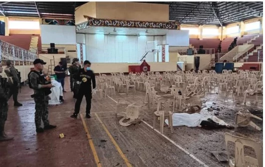 Four killed in bomb attack on Catholic mass in Philippines