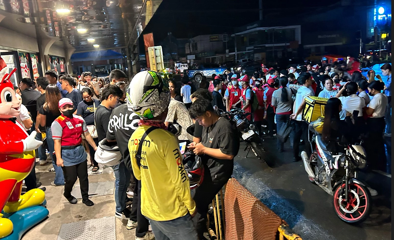 One dead after magnitude 7.6 quake rocks southern Philippines
