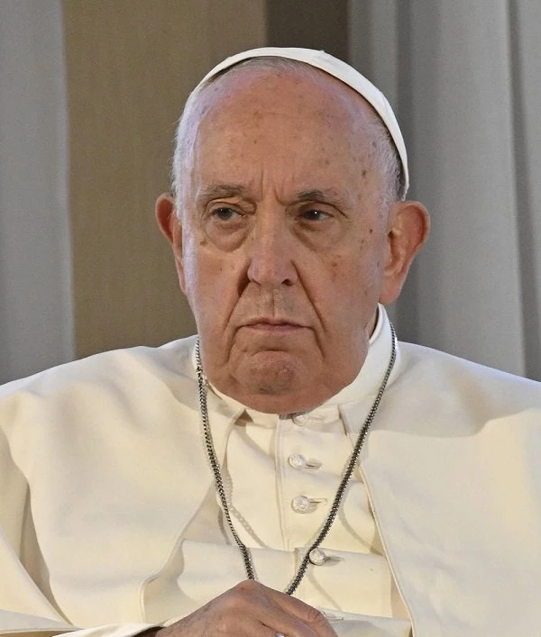 Pope deplores end to Gaza truce, urges new ceasefire