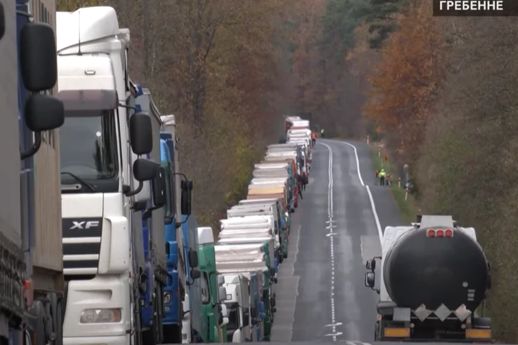 Ukraine and Poland open crossing to ease blockade