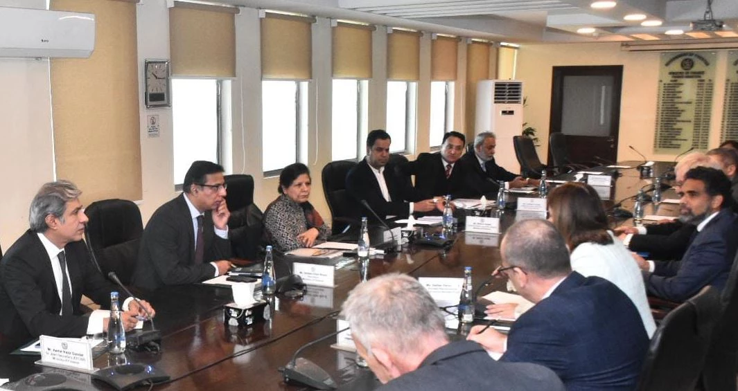 IMF mission meets finance ministry team