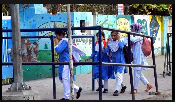 Opening of schools during winter vacation banned in Lahore