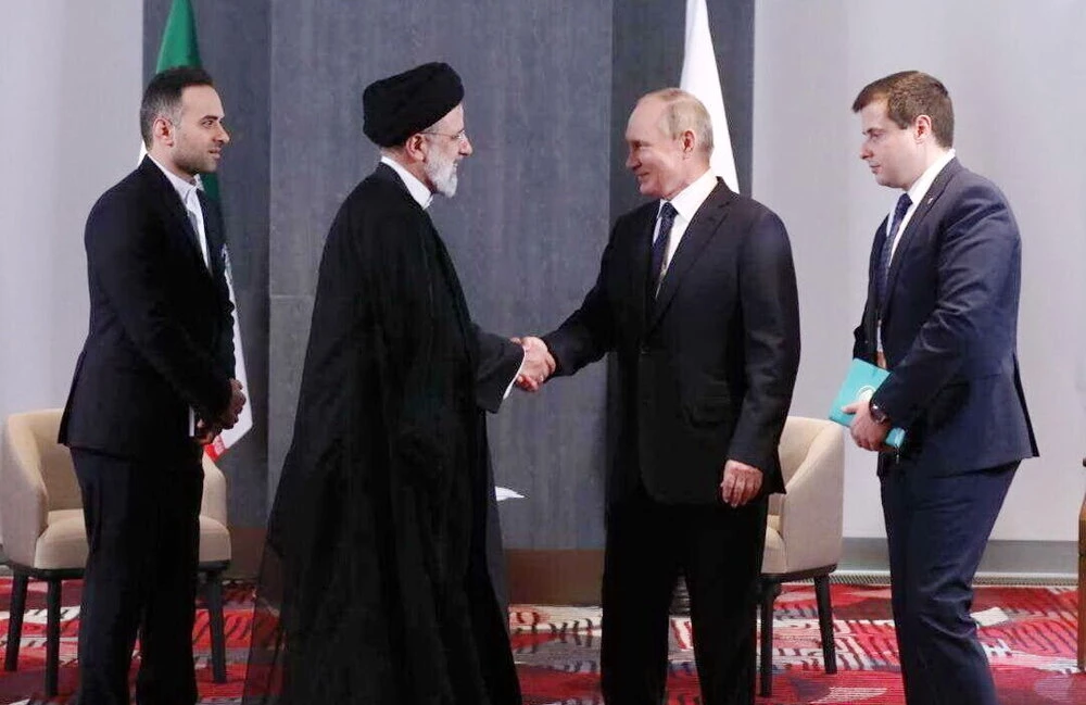 Putin hails ties with Iran in meeting with Raisi