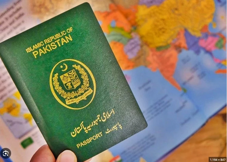 FIA arrests man at Karachi airport with tampered visa pages