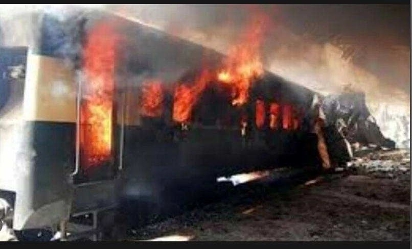 Fire breaks out in Lahore-bound passenger train at Kahna