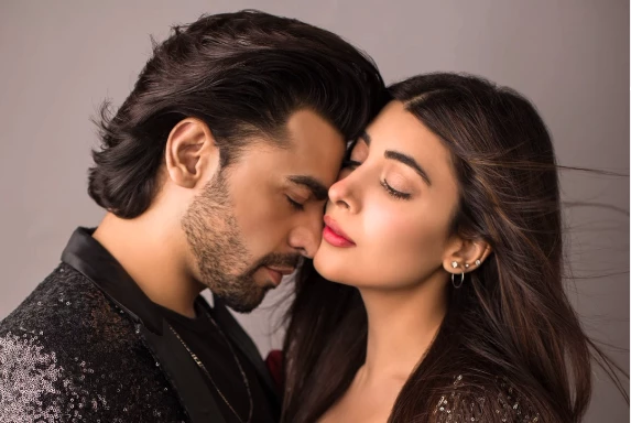 Farhan and Urwa Hocane offer romantic videos and notes on wedding anniversary
