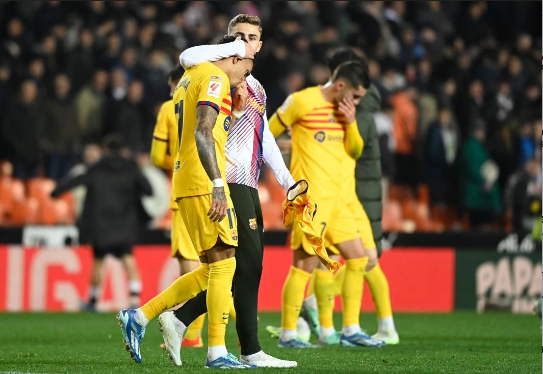 La Liga champions Barca held at Valencia