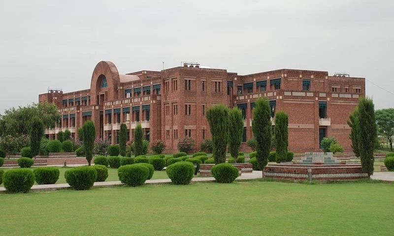 Student groups clash over APS tribute at International Islamic University
