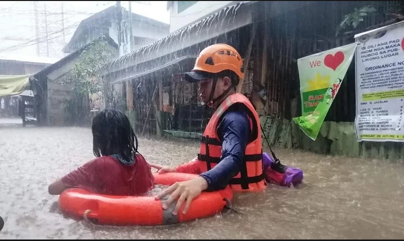 Thousands flee as storm hits southern Philippines