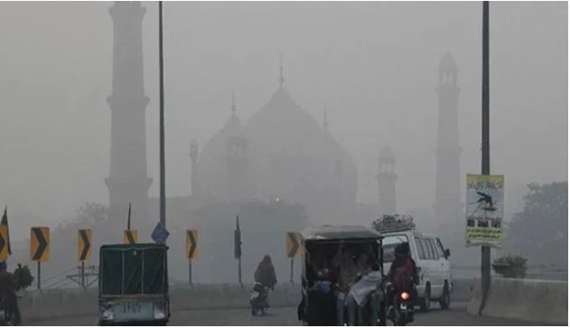 Lahore ranks third in index of world’s most polluted cities as smog lingers on