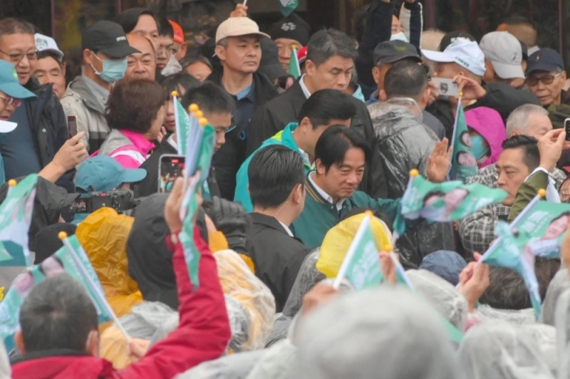 Taiwan detains one for 'fabricated' election polls