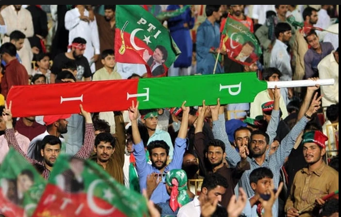 PTI wins back ‘bat’ after PHC suspends ECP decision on intra-party elections