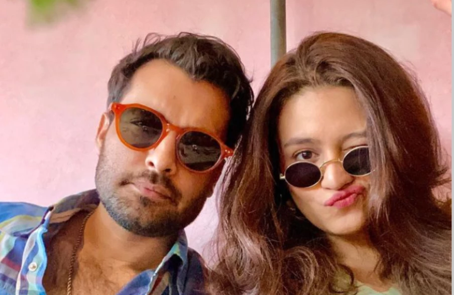 Is Zara creating troubles as Asad plays ‘Zor Ka Jhatka’ song on wedding anniversary?