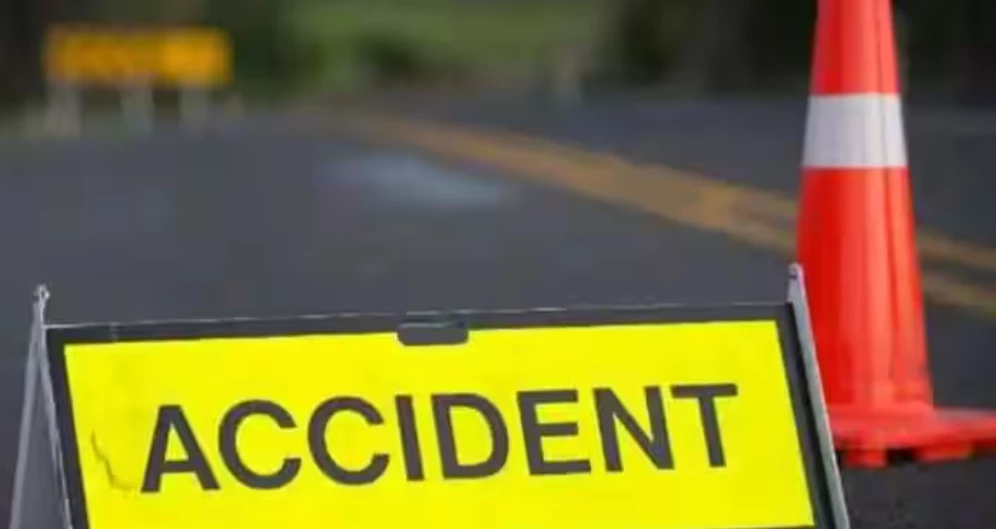 Three die in car-trail crash
