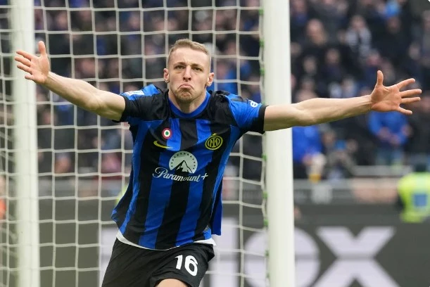 Inter go five points clear after Frattesi late show