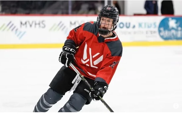 Record crowd in new women's North American hockey league