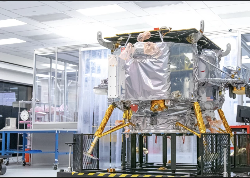 Doomed US lunar lander's space odyssey continues...for now