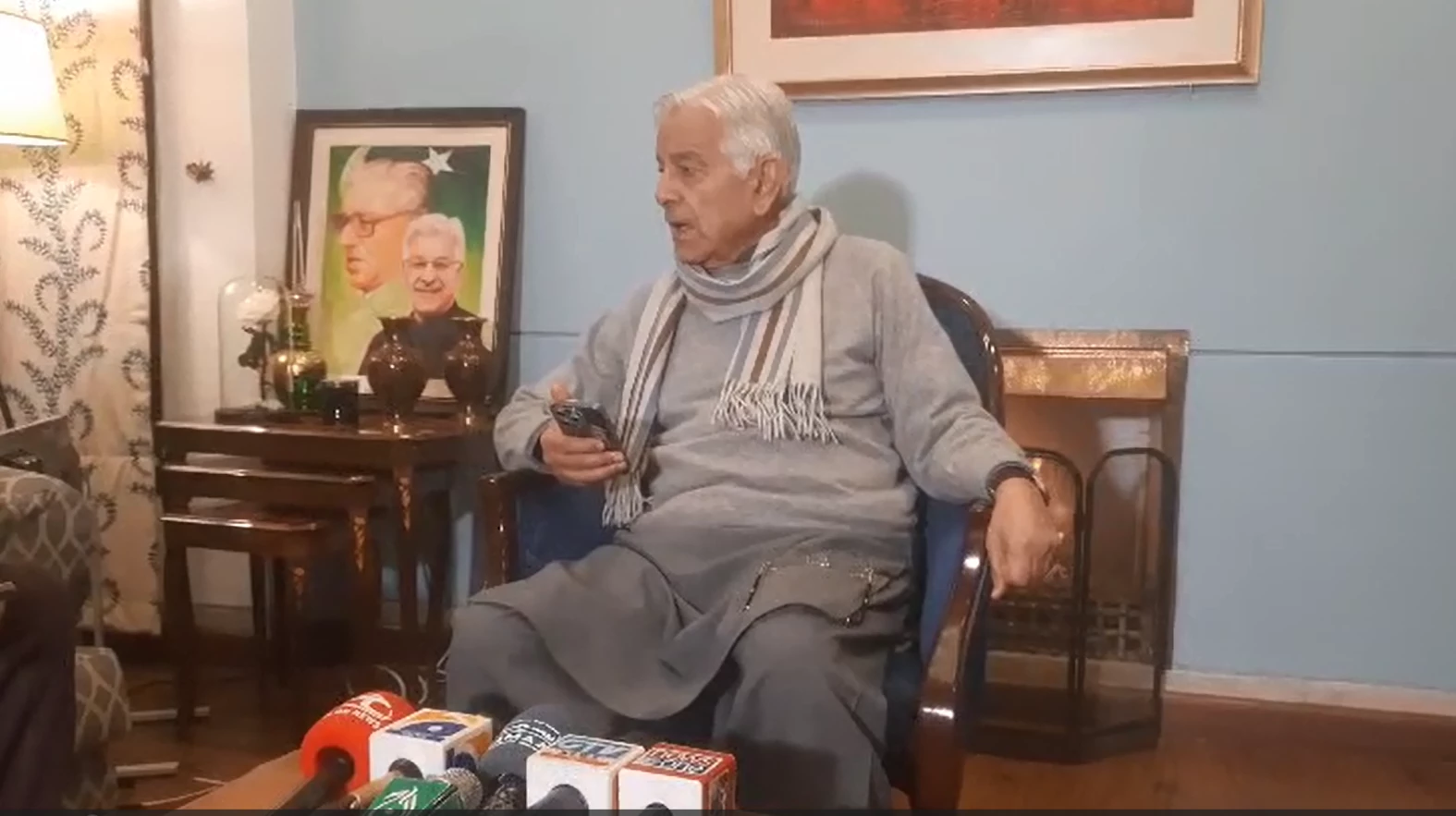Ex-defence minister takes a dig at PTI leaders