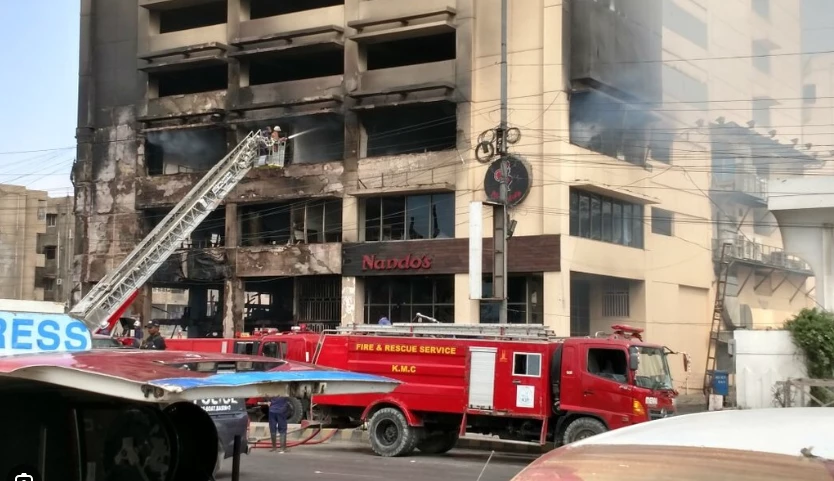 Fire breaks out in restaurant in Karachi