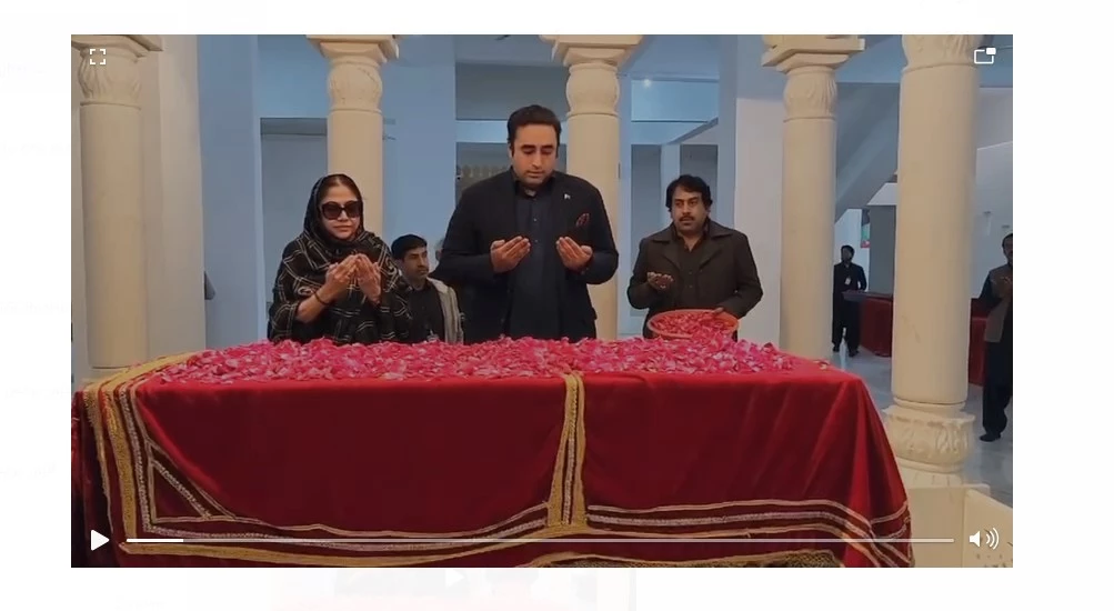 Bilawal offers prayers at mausoleum of Bhutto family martyrs