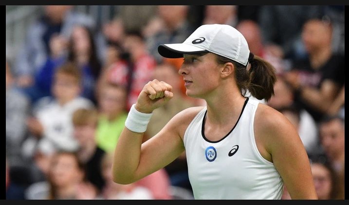 Swiatek up and running at Australian Open as Alcaraz makes bow