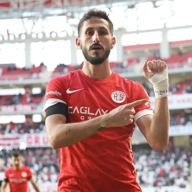 Turkey releases Israeli footballer accused of incitement to hate over Gaza