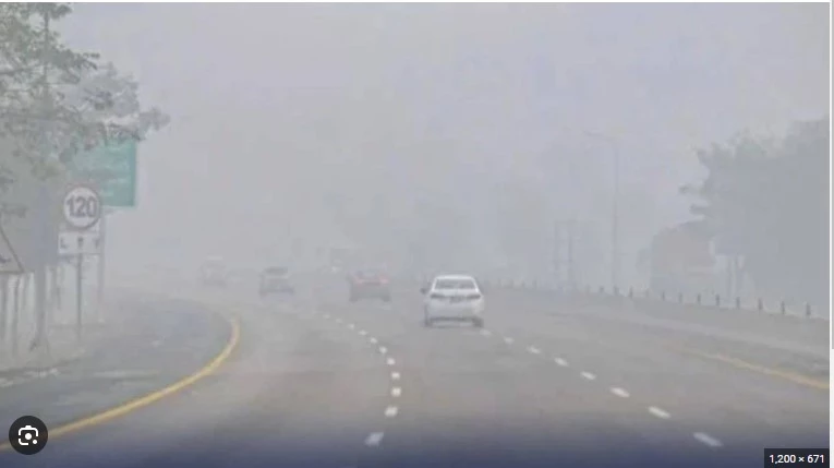 Temperatures plummet in Punjab as fog refuses to relent