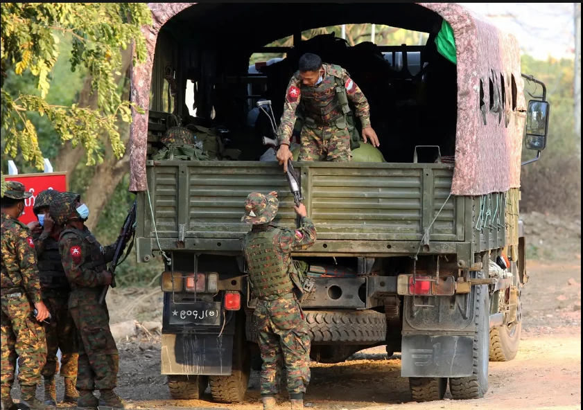 300 Myanmar soldiers flee to India after rebel gains