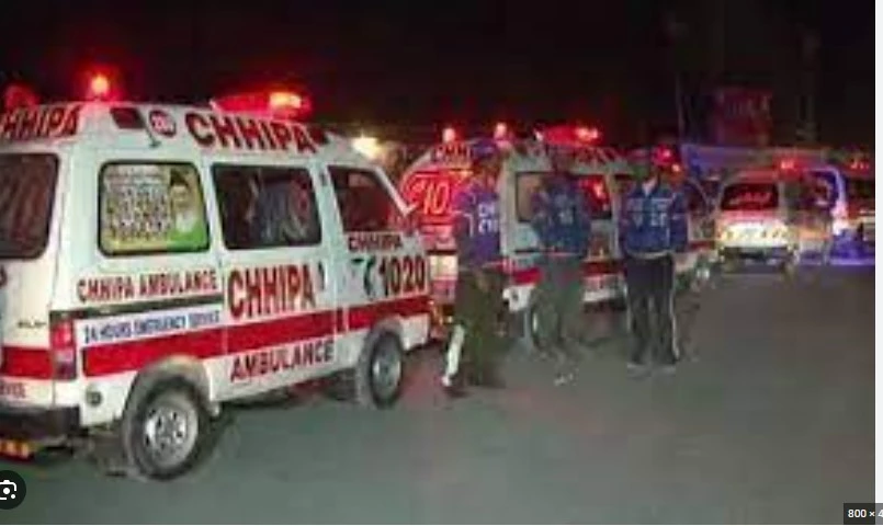 Tractor trolley crushes woman, daughter to death in Karachi