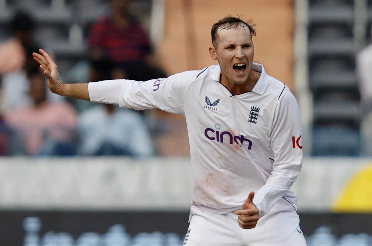 England's Hartley takes five on debut in first India Test