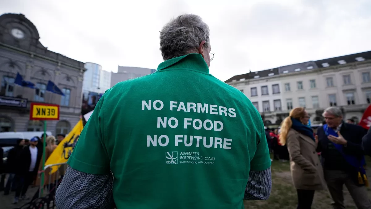 Italian farmers step up protests