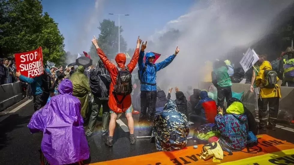 Dutch climate protest ends with 1,000 arrests