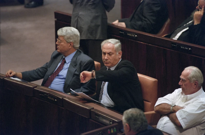 Israeli PM hits back at minister's criticism of US war backing