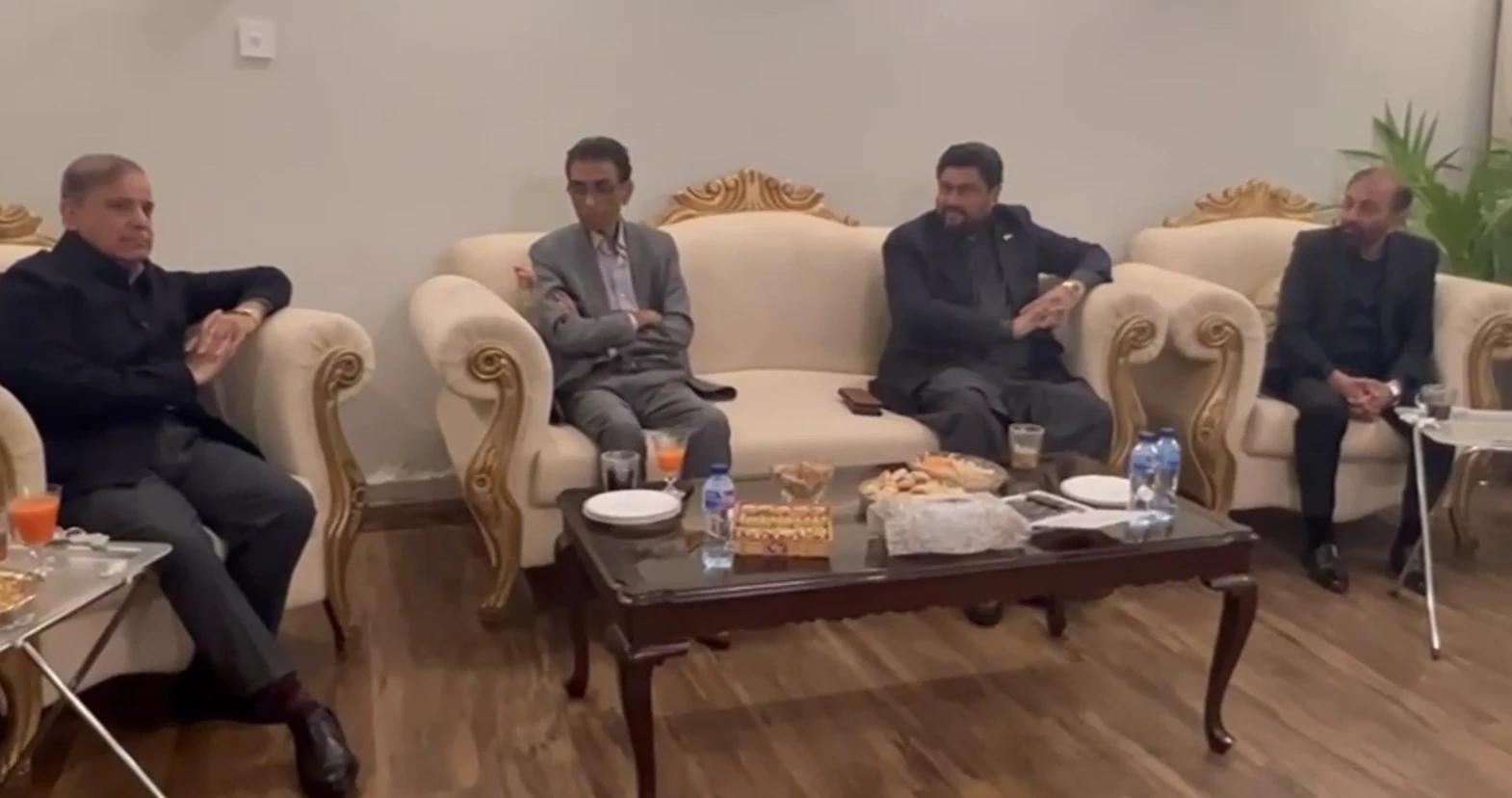 Leaders of PML- N, MQM meet in Islamabad