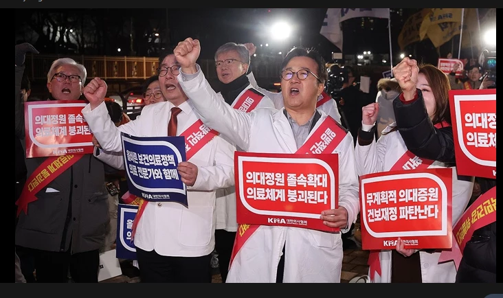 South Korean trainee doctors stop work to protest medical reforms