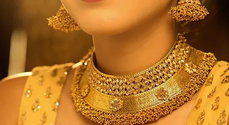 Gold price surges in Pakistan