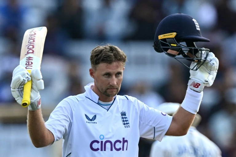 Pundits laud England's old-school Root for patient century