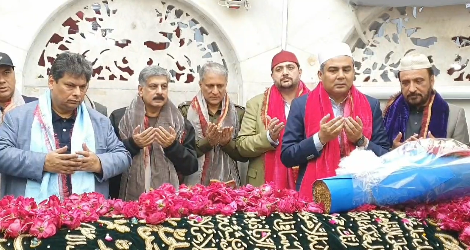 Punjab CM visits Data Darbar