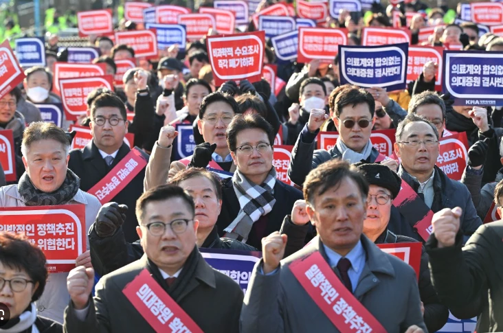 South Korea urges doctors to return to work as protests continue