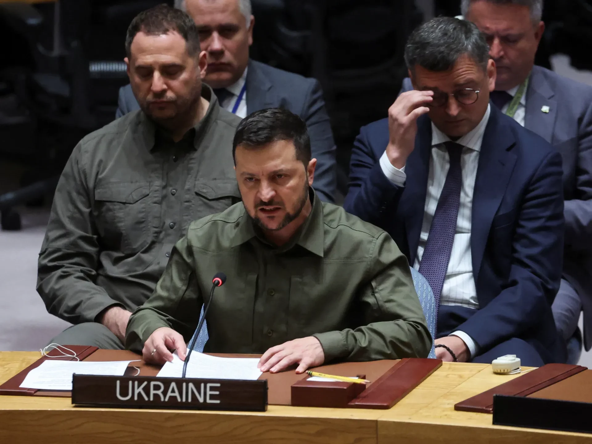 Zelensky calls for Western air defence as Russian attacks kill 10