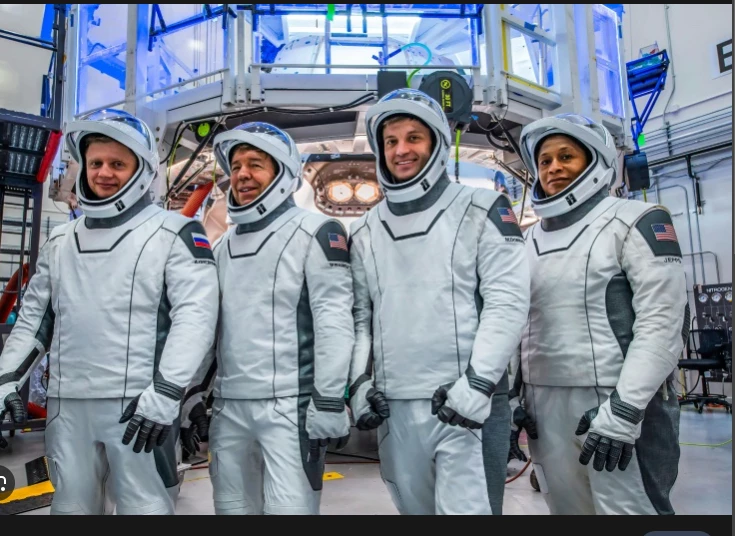 SpaceX launches new crew to ISS