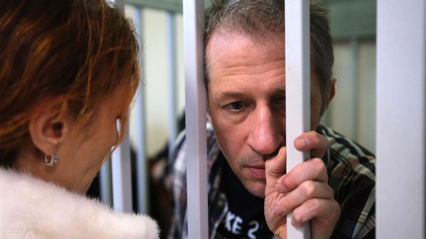 Russia jails journalist for criticising Ukraine offensive