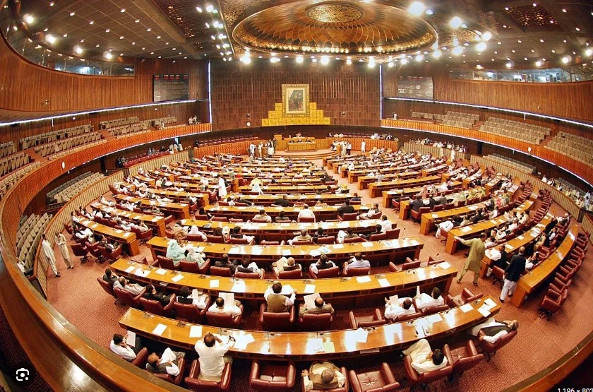 Voting for six Senate seats underway