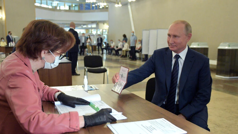 Polls open in Russian vote to extend Putin's reign