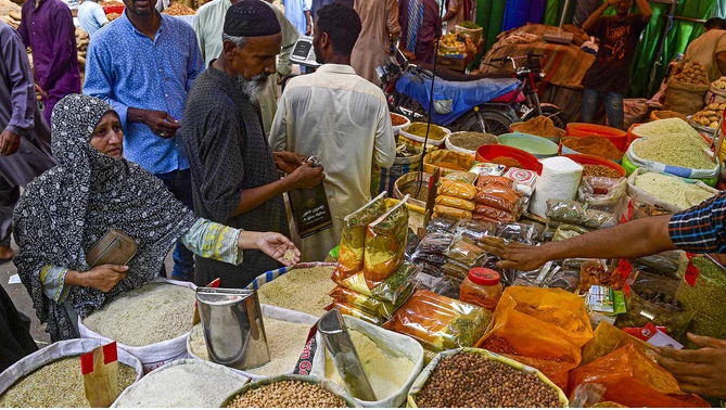 Inflation in Pakistan rises up by 1.35 percent in a week