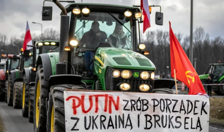 Polish farmers block roads to protest Ukraine imports