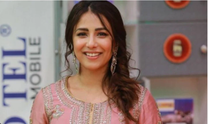 Ushna Shah beams with joy over fan’s ‘flirtatious’ remark