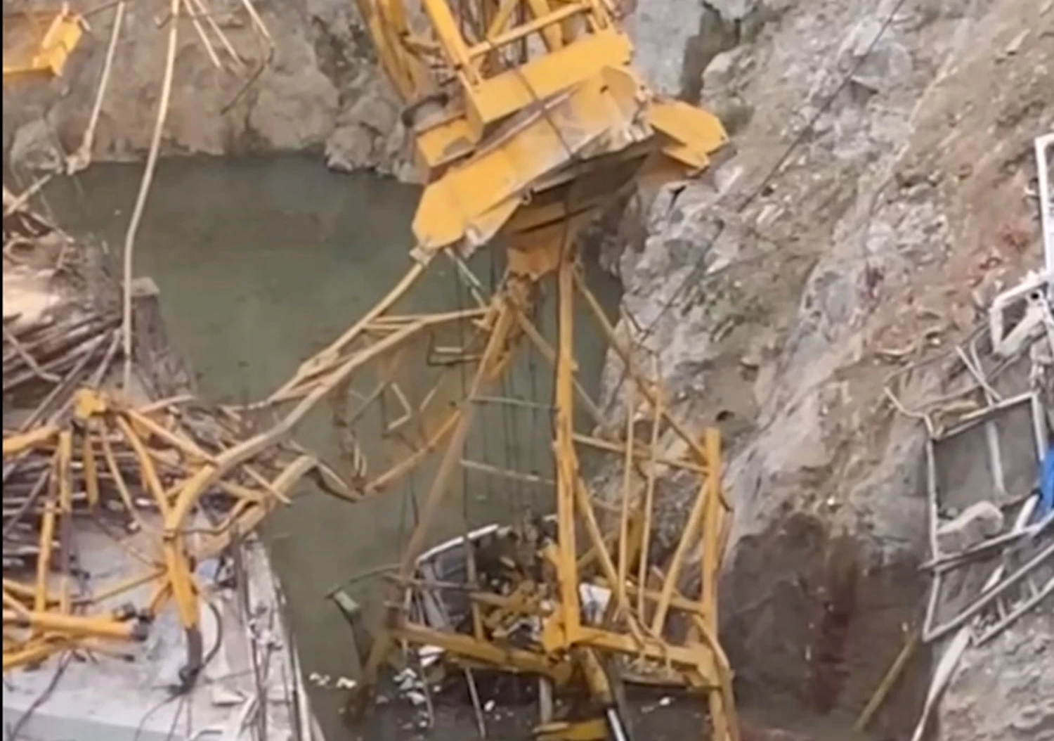 Thai crane collapse kills seven: police