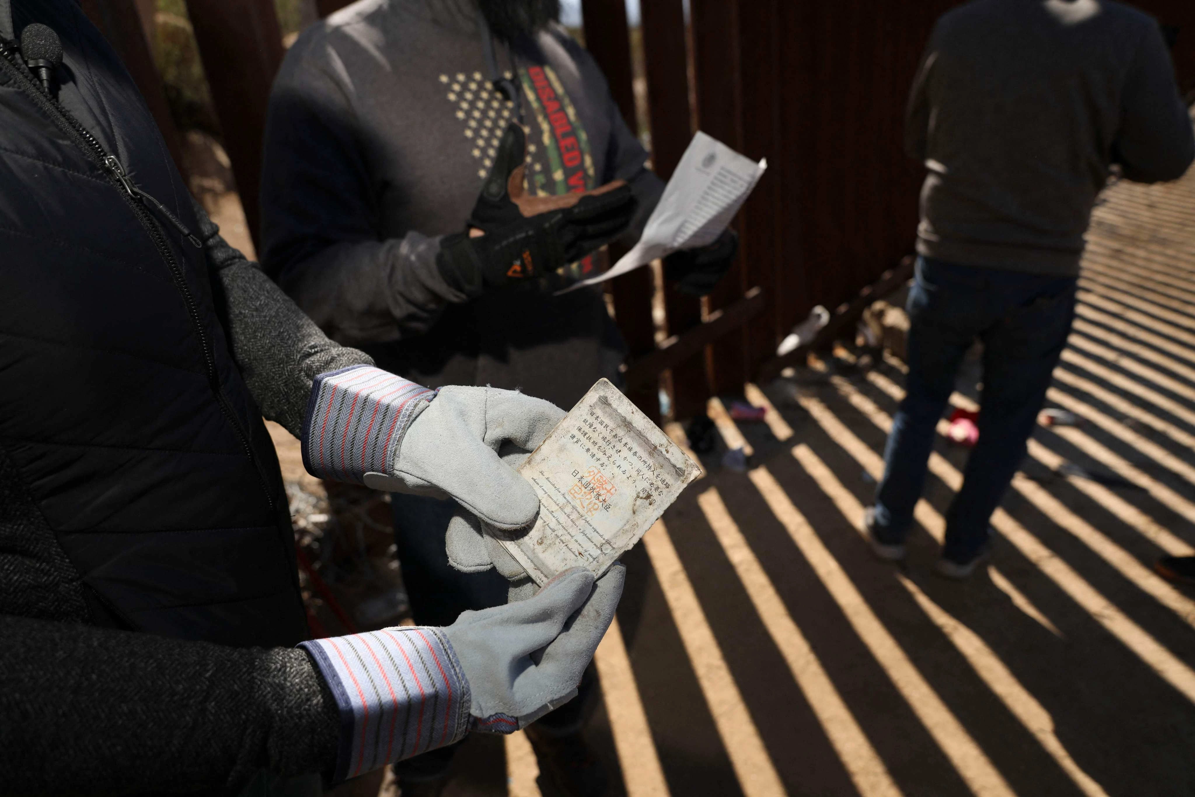 Bodies of eight Chinese migrants found on beach in Mexico